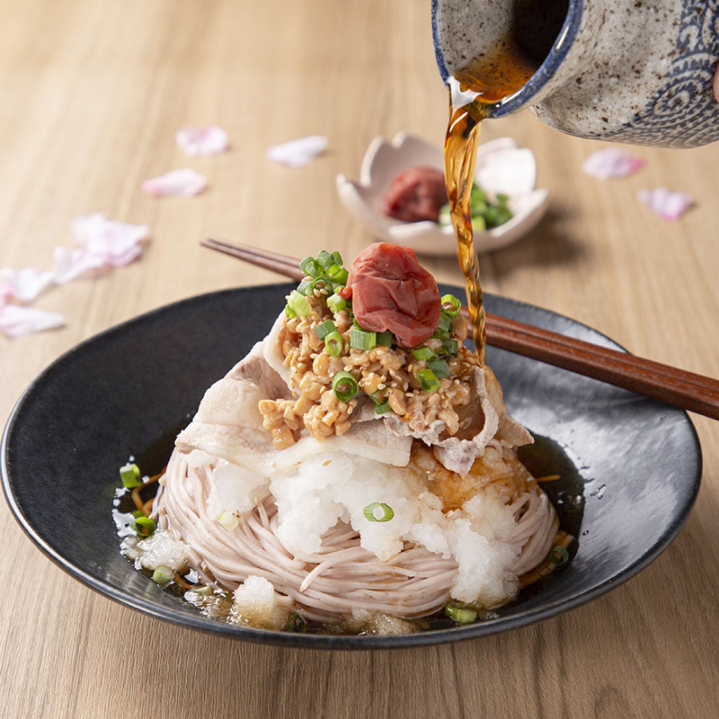 豚肉と梅のおろし納豆そば